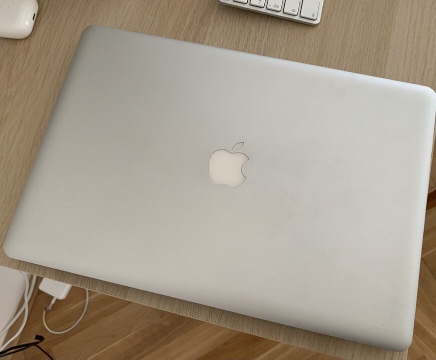 Normally, I bake pizzas. But yesterday, I put an old MacBook Pro into the oven - for sake of Sustainability